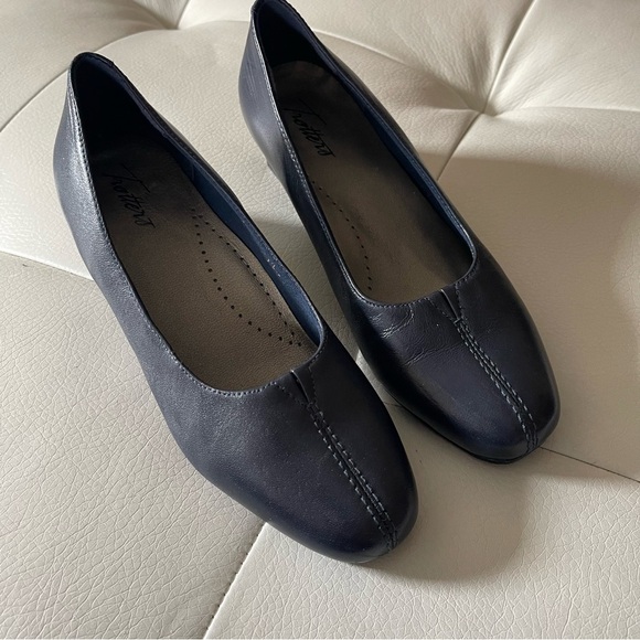 Trotters Women's Doris Pump navy size 6 - Picture 10 of 11